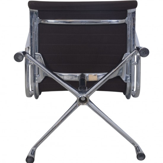 Charles Eames EA108 stol i brunt hopsack stof 1990'erne