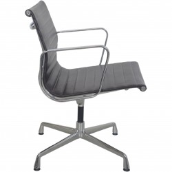 Charles Eames EA108 stol i brunt læder 2007