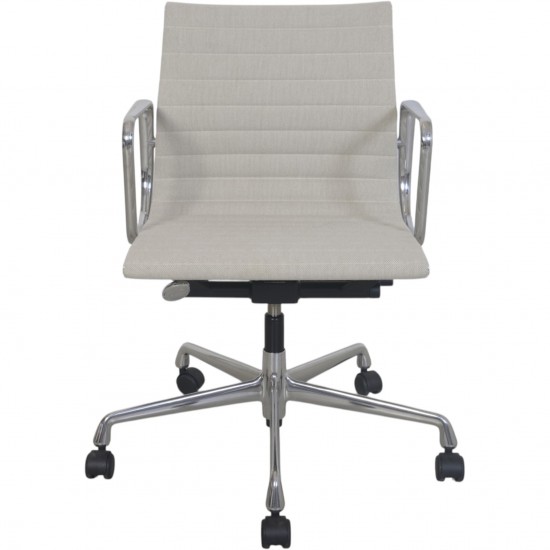 Charles Eames EA117 i lyst stof 2020