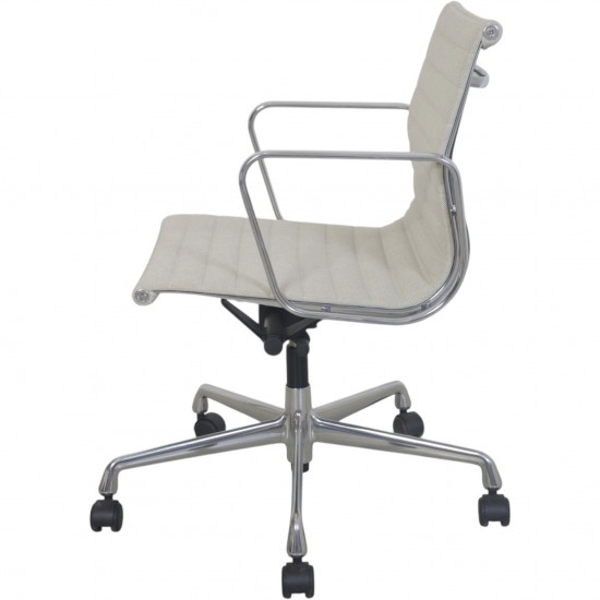 Charles Eames EA117 i lyst stof 2020