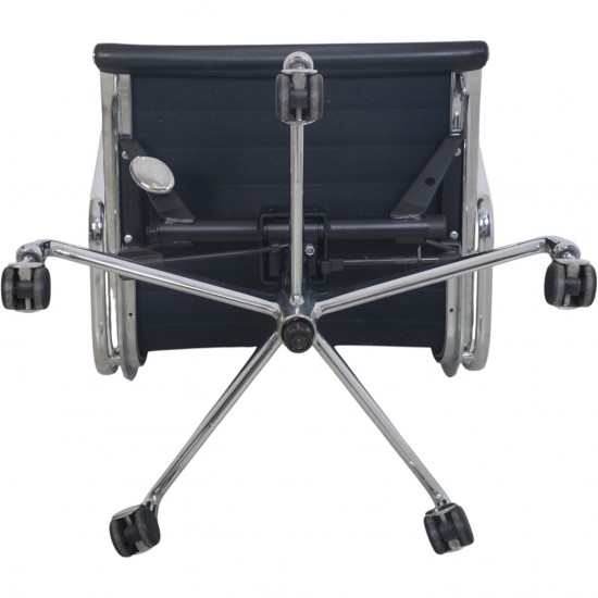 Charles Eames EA117 kontorstol i sort læder 2014