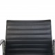 Charles Eames EA117 kontorstol i sort læder 2014