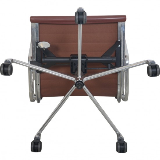 Charles Eames EA117 kontorstol i rødt læder 2018