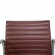 Charles Eames EA117 kontorstol i rødt læder 2018