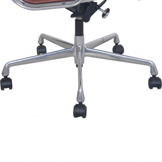 Charles Eames EA117 kontorstol i rødt læder 2018