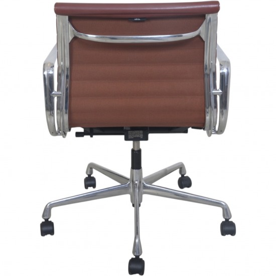 Charles Eames EA117 kontorstol i rødt læder 2018