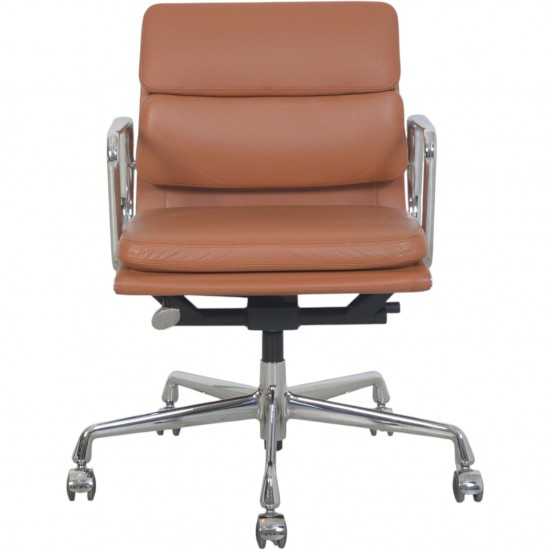 Charles Eames EA217 kontorstol i cognac læder 2022