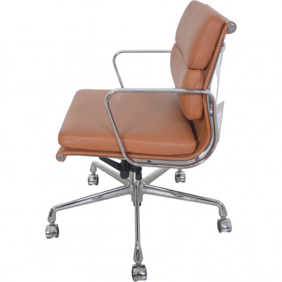 Charles Eames EA217 kontorstol i cognac læder 2022