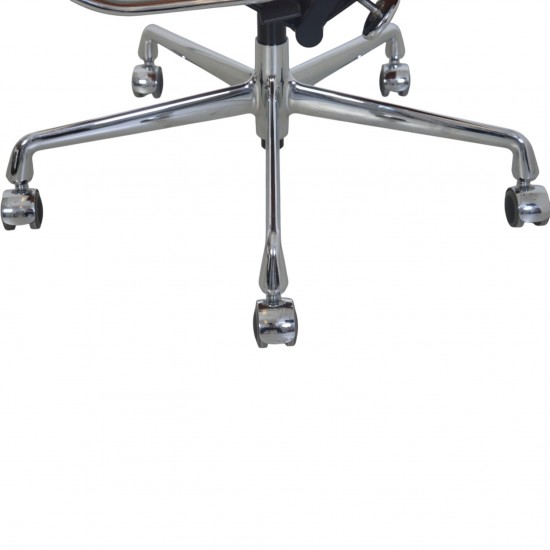 Charles Eames EA217 kontorstol i cognac læder 2022