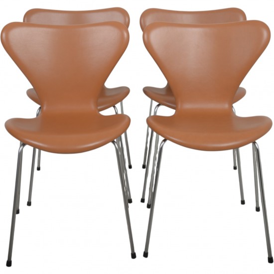 Sæt af 4 Arne Jacobsen Syver stole i cognac classic læder