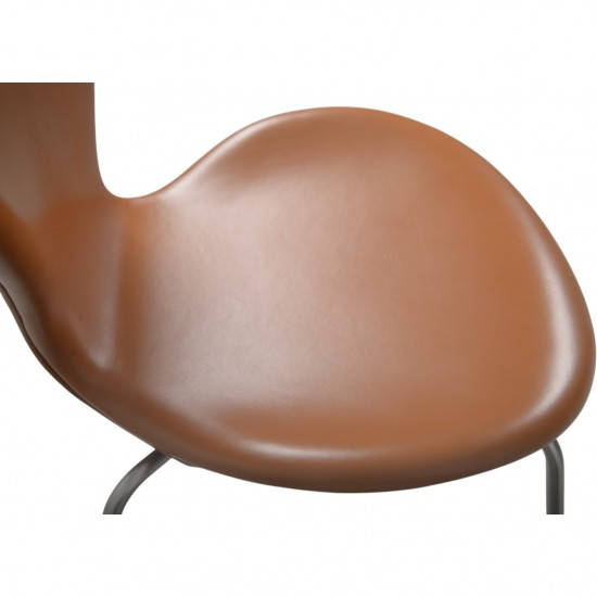 Sæt af 4 Arne Jacobsen Syver stole i cognac classic læder