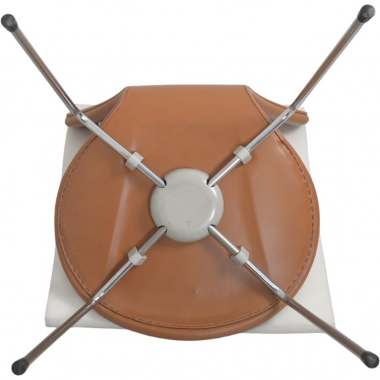 Sæt af 4 Arne Jacobsen Syver stole i cognac classic læder