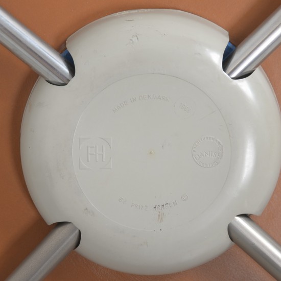 Sæt af 4 Arne Jacobsen Syver stole i cognac classic læder
