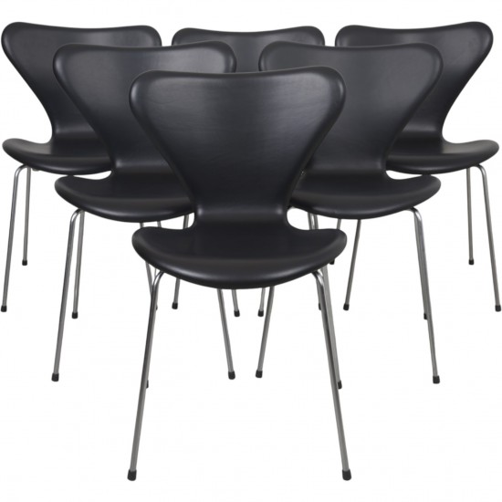 Sæt af 6 Arne Jacobsen Syver stole i sort classic læder