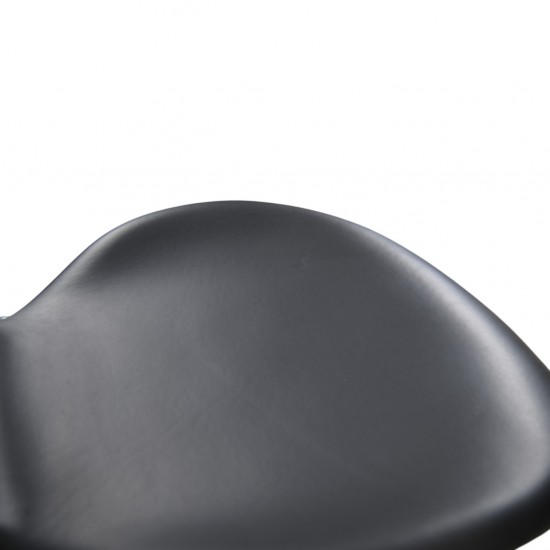 Sæt af 6 Arne Jacobsen Syver stole i sort classic læder