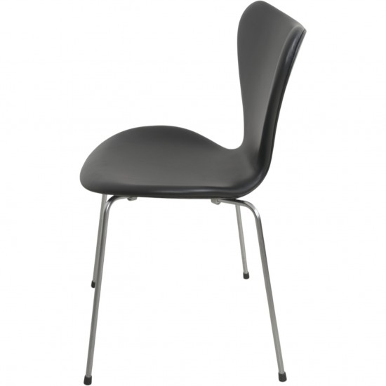 Sæt af 6 Arne Jacobsen Syver stole i sort classic læder