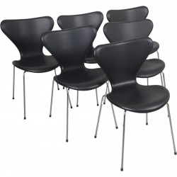 Sæt af 6 Arne Jacobsen Syver stole i sort classic læder