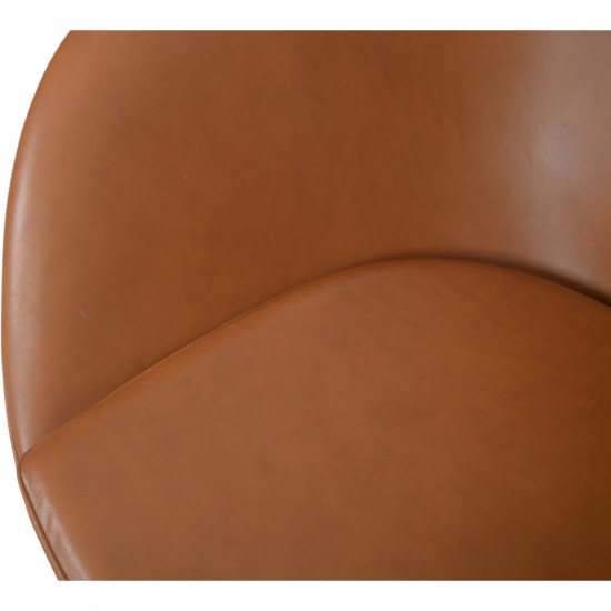 Arne Jacobsen Ægget stol i cognac classic læder 2000'erne