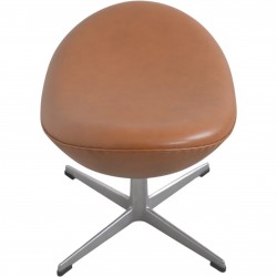 Arne Jacobsen Æggetaburet i cognac classic læder 2022