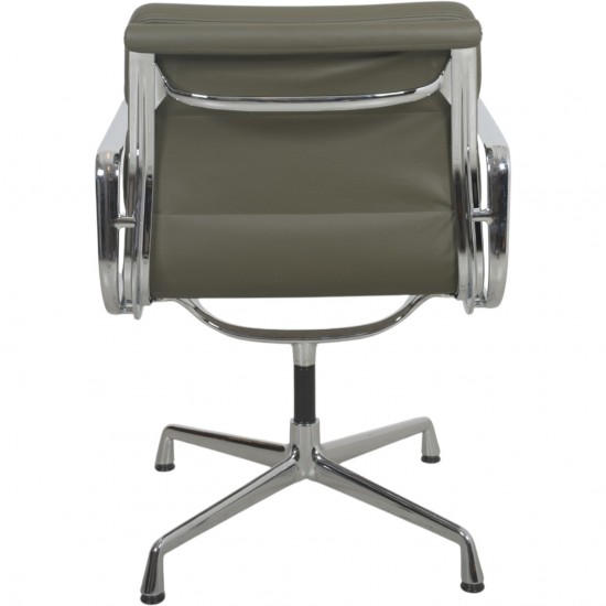 Charles Eames Ea208 stol nybetrukket med olivengrønt læder