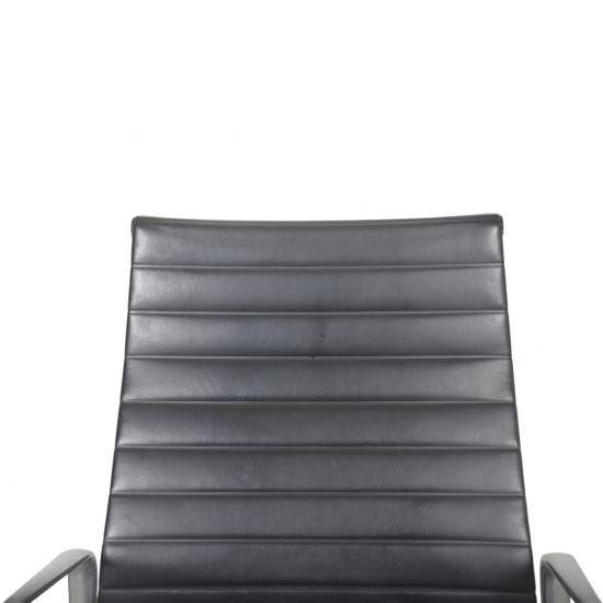 Charles Eames Ea109 stol i sort læder 2007
