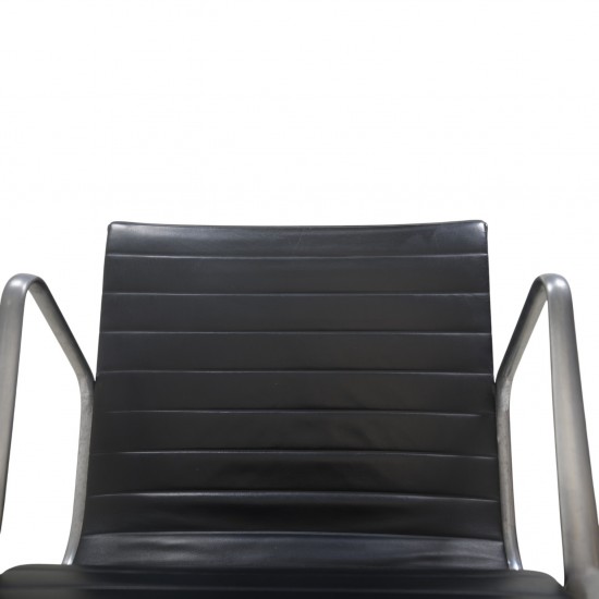 Charles Eames Ea109 stol i sort læder 2007