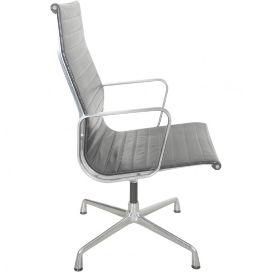 Charles Eames Ea109 stol i sort læder 2007