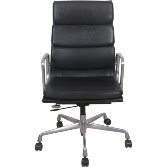 Charles Eames EA219 kontorstol i sort læder 2007
