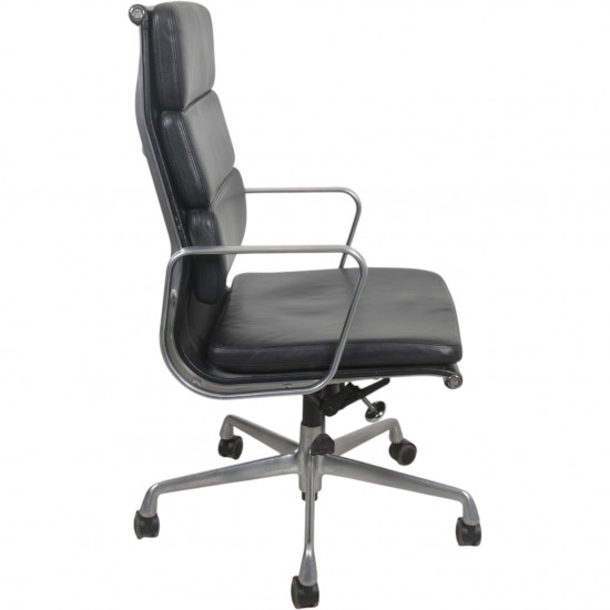 Charles Eames EA219 kontorstol i sort læder 2007