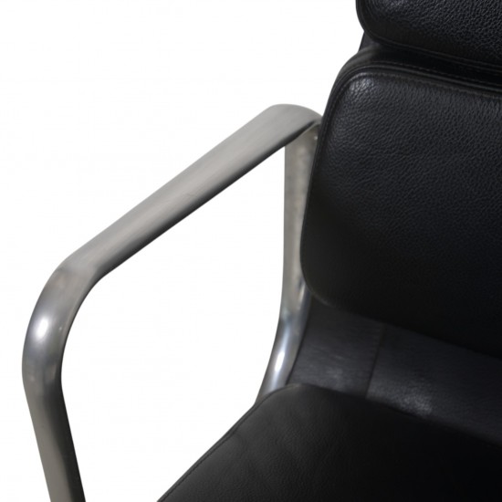 Charles Eames EA219 kontorstol i sort læder 2007