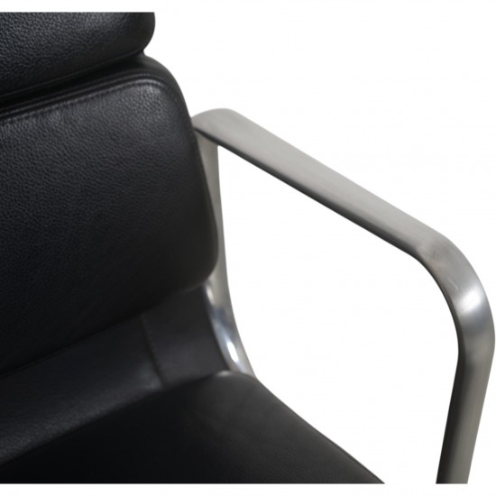 Charles Eames EA219 kontorstol i sort læder 2007