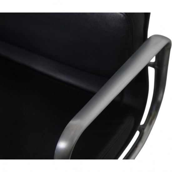 Charles Eames EA219 kontorstol i sort læder 2007