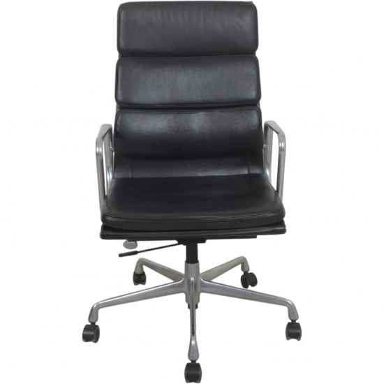 Charles Eames EA219 kontorstol i sort læder 2007