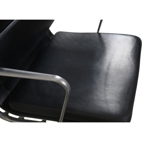Charles Eames EA219 kontorstol i sort læder 2007