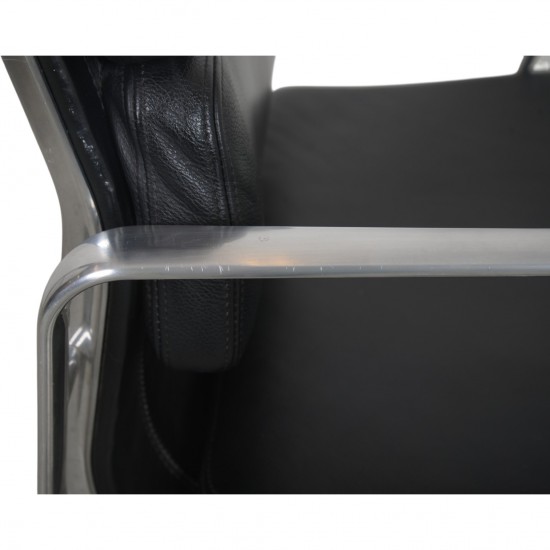 Charles Eames EA219 kontorstol i sort læder 2007