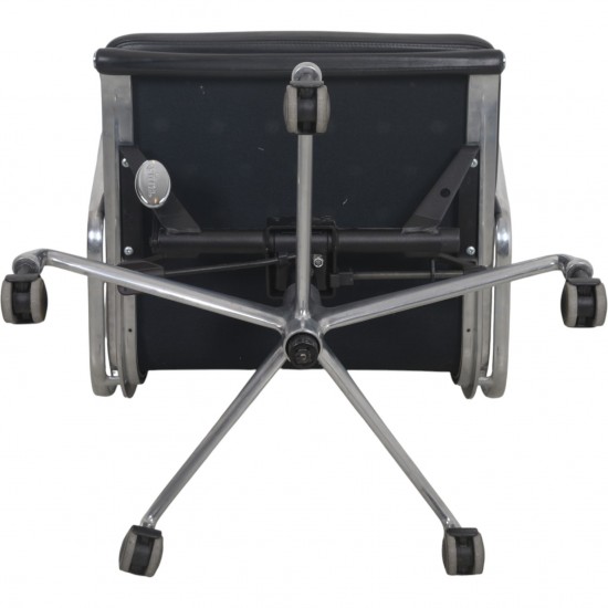 Charles Eames EA219 kontorstol i sort læder 2007