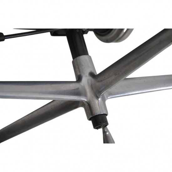 Charles Eames EA219 kontorstol i sort læder 2007