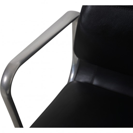 Charles Eames EA219 kontorstol i sort læder 2007