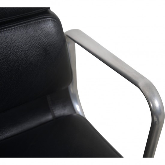 Charles Eames EA219 kontorstol i sort læder 2007