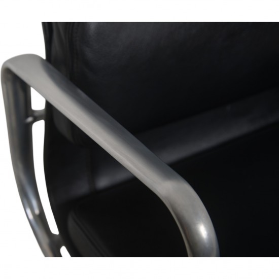 Charles Eames EA219 kontorstol i sort læder 2007