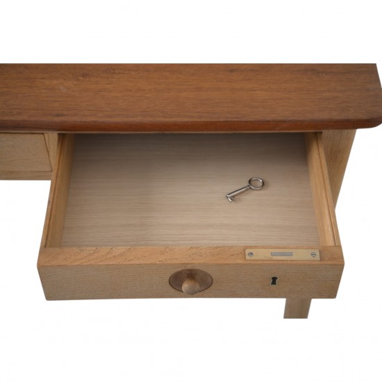 Hans Wegner AT305 skrivebord i eg og teak 1960'erne