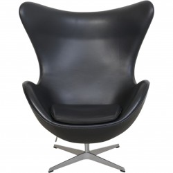 Arne Jacobsen Ægget stol i sort Aura læder 2016