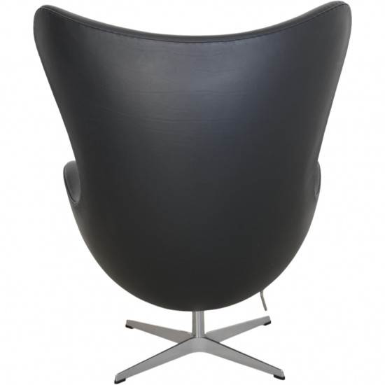 Arne Jacobsen Ægget stol i sort Aura læder 2016