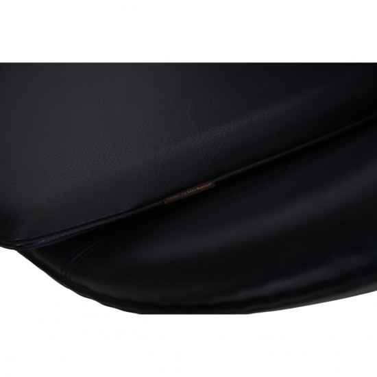 Arne Jacobsen Ægget stol i sort Aura læder 2016