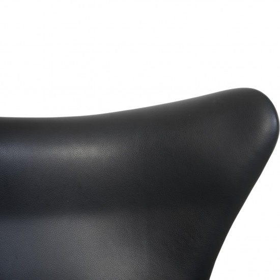 Arne Jacobsen Ægget stol i sort Aura læder 2016