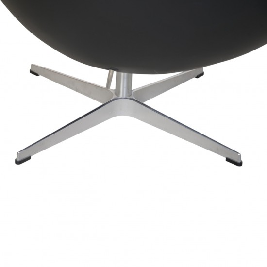 Arne Jacobsen Ægget stol i sort Aura læder 2016