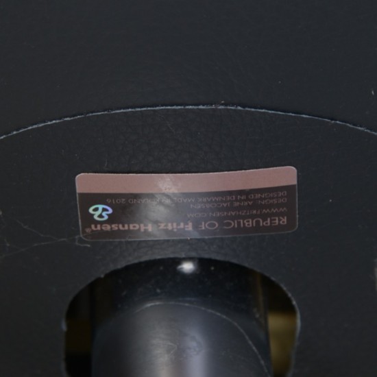 Arne Jacobsen Ægget stol i sort Aura læder 2016