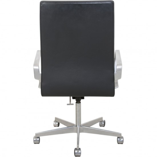 Arne Jacobsen mellemhøj Oxford stol i sort læder 2012