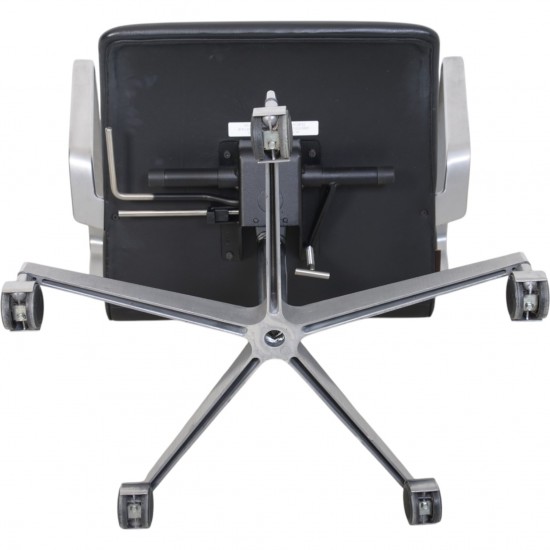 Arne Jacobsen mellemhøj Oxford stol i sort læder 2012