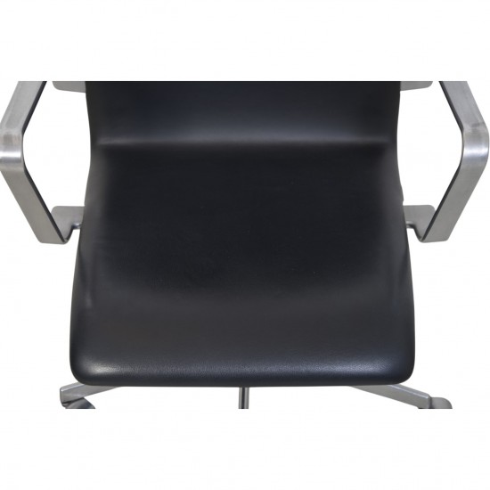 Arne Jacobsen mellemhøj Oxford stol i sort læder 2012
